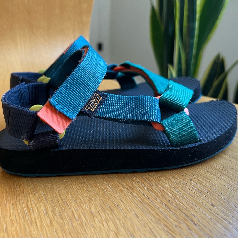 Kids colorblock Teva size 12